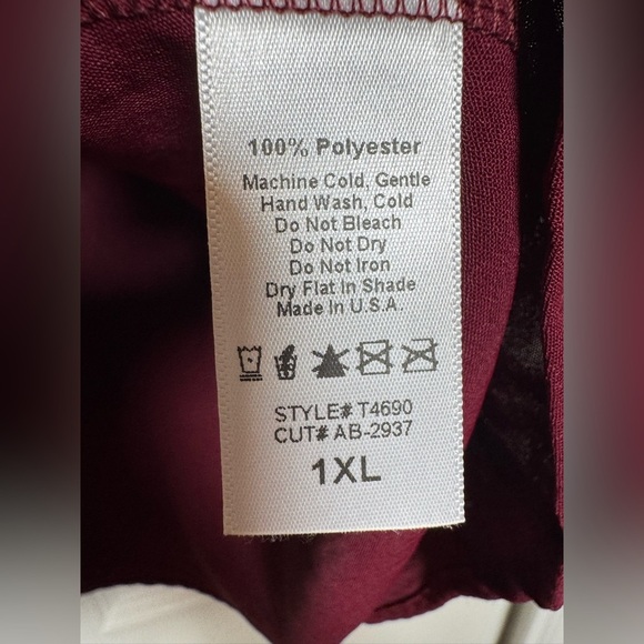 Chic Maroon Women's Blouse - Picture 5 of 6